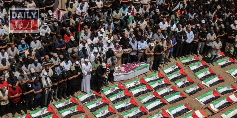 غزہ: ملبے سے نکالی گئی 112 فلسطینیوں کی اجتماعی نماز جنازہ، ہزاروں افراد کی شرکت